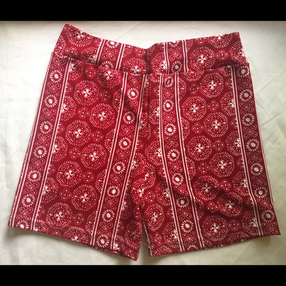 Small tight hand made red woman shorts. - Picture 4 of 6